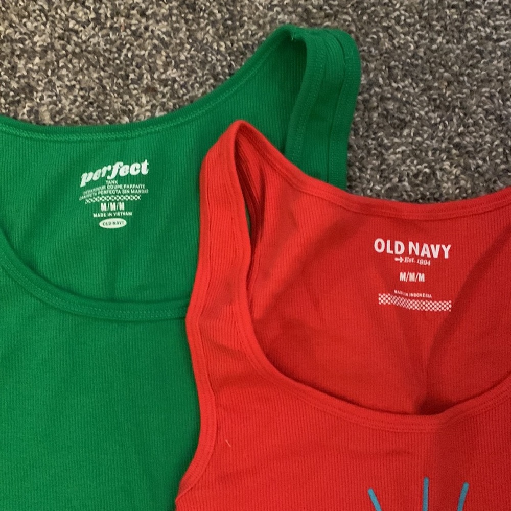 2 Ribbed Old Navy Tank Tops Size Medium - Picture 5 of 6